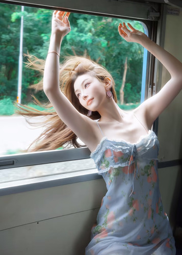一枝南南同款For Love  印花雪纺蕾丝木耳边饰吊带连衣裙