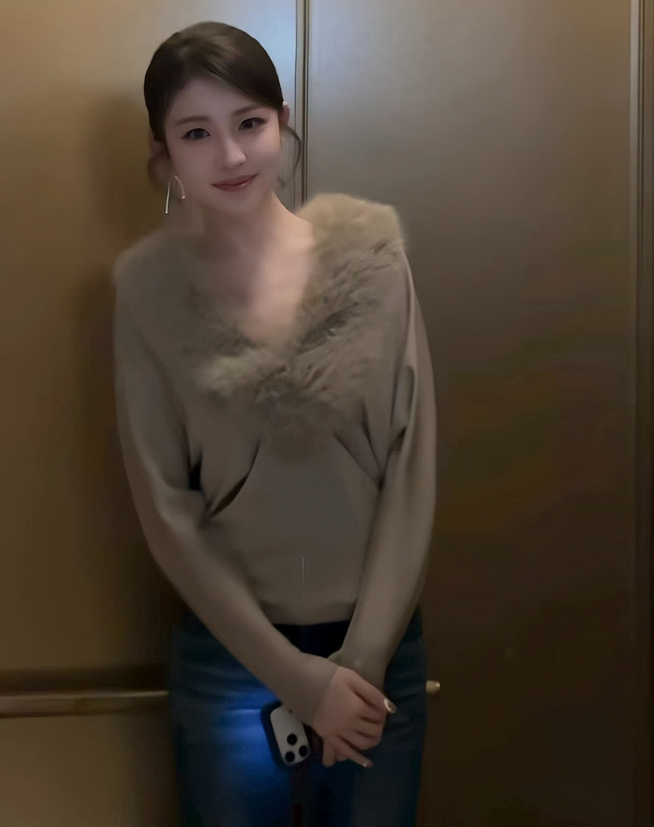 GREY徐如蓝同款2026秋冬新款精致深V狐领上衣女修身显瘦保暖