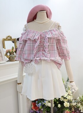 粉色荷叶边吊带上衣2026夏季法式少女风一字领露肩短袖格子衬衫女