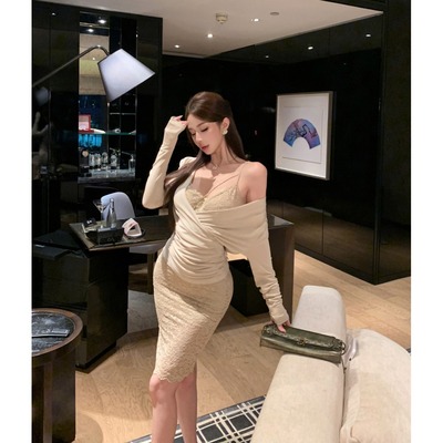 荡领褶皱针织衫蕾丝鱼尾连衣裙