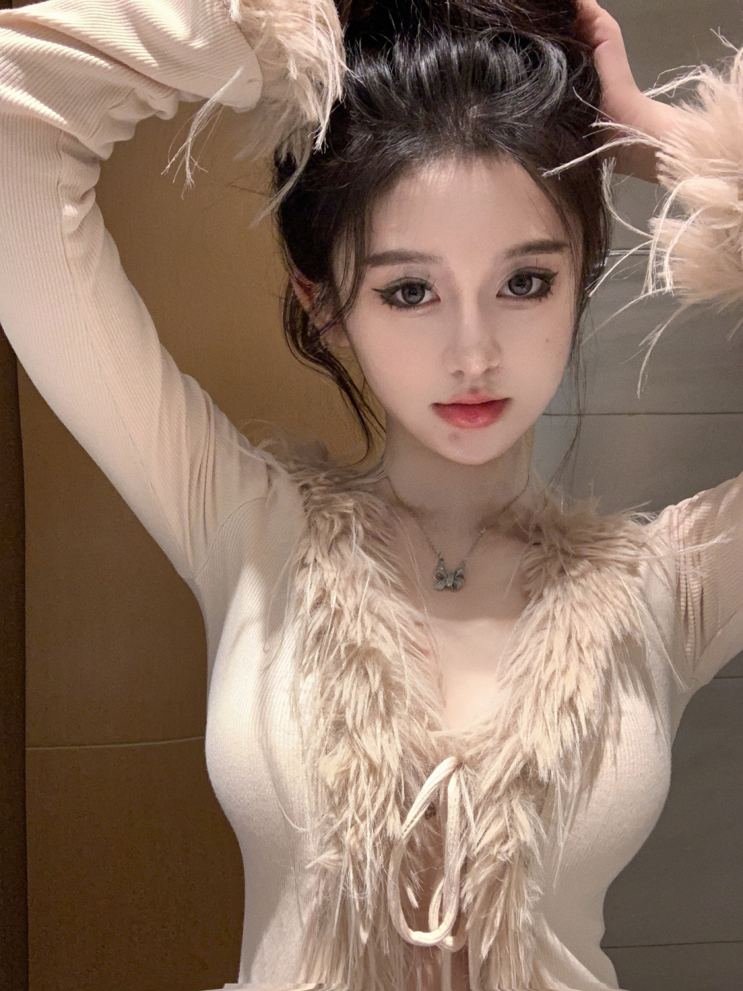 设计感毛毛领系带短款针织毛衣