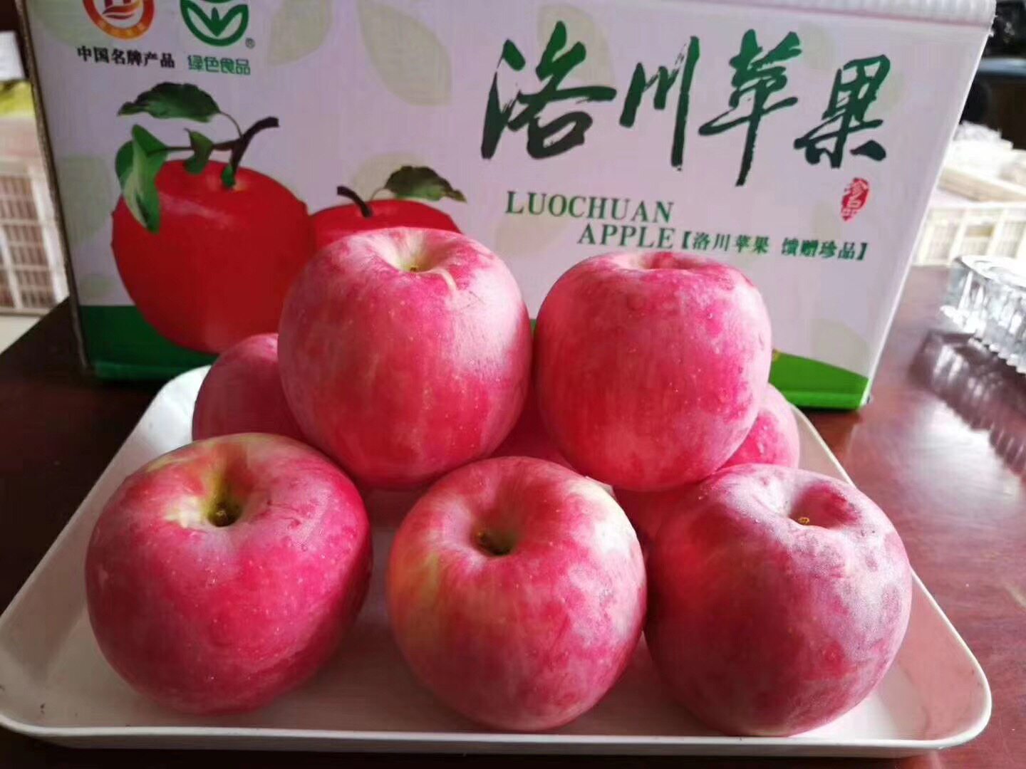 疫情暂无法发货陕西洛川水晶红富士冰糖心带皮吃整箱24头装直径
