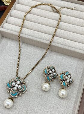 西洋中古铜镀18做旧复古金奢美彩釉雕花搭配珍珠耳饰重工小众轻奢