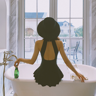 泳衣女连体2023夏季新款性感修身露背遮肉显瘦沙滩海边泡温泉泳装