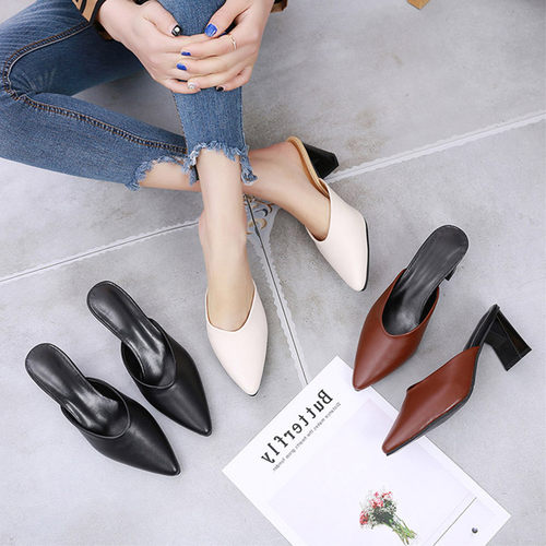 试衣间粗跟高跟鞋时尚包头