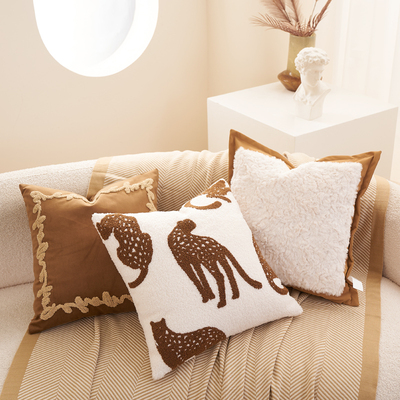 美拉德风抱枕沙发客厅羊羔绒毛巾绣靠背垫轻奢兔毛刷花腰靠枕皮革