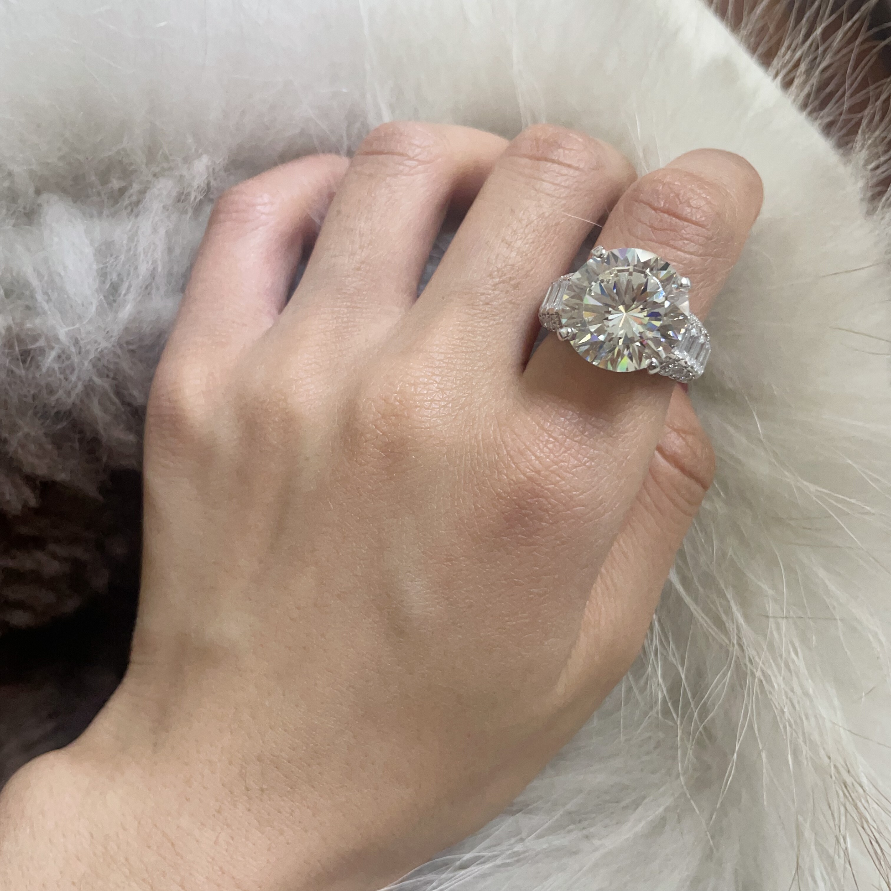 925纯银镶钻13克拉烟花切粉钻戒指欧美高级满钻四爪锆石钻戒宽版