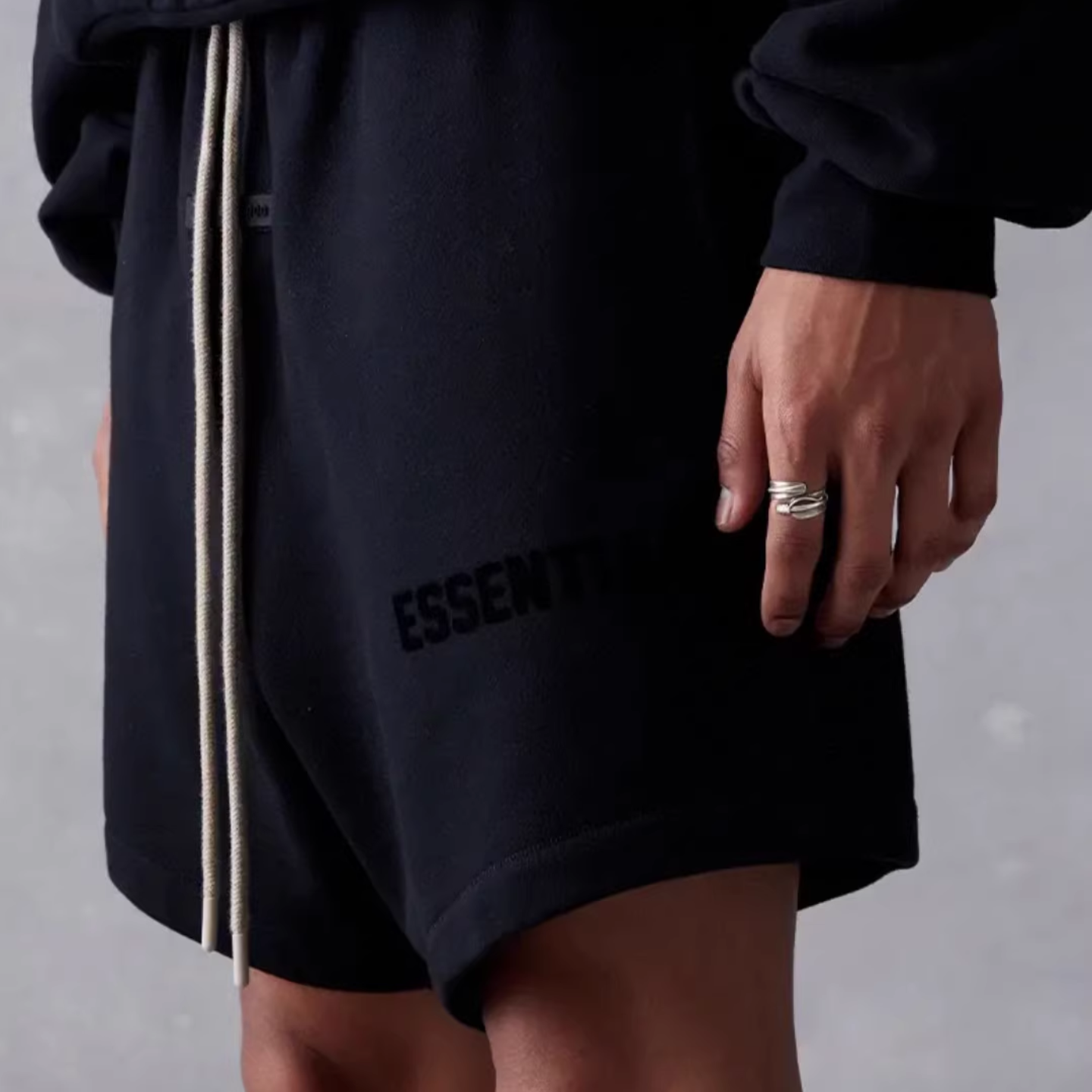 弹跳潮人FOG Fear of God Essentials23款Logo印花休闲抽绳短裤
