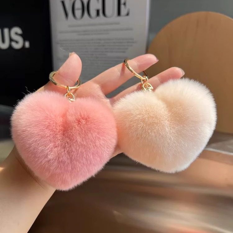 真獭兔毛爱心汽车钥匙扣挂件可爱毛绒毛球包包挂饰心形生日礼物女