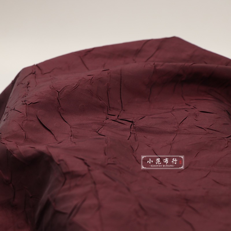 酒红色褶皱设计师时装布料 筋骨感造型服装面料 礼服敬酒服泡泡袖