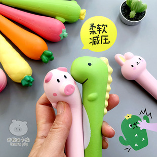 创意可爱软绵绵胡萝卜猪减压发泄中性笔学生黑色针管签字笔捏捏乐