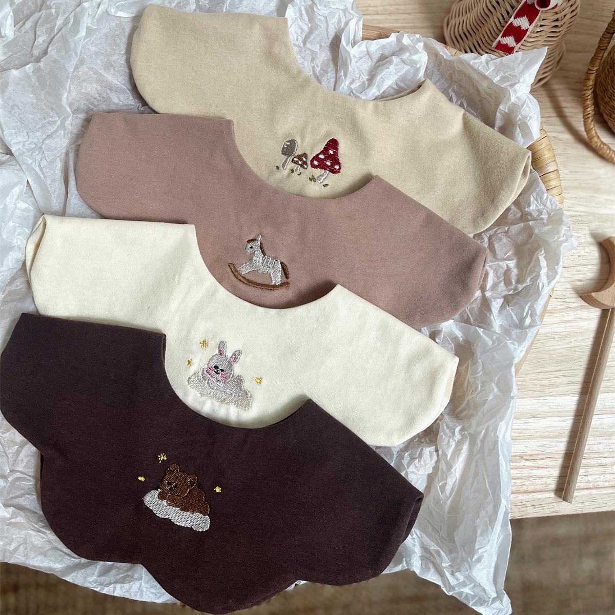 ins韩系刺绣宝宝围嘴纯棉超软防吐奶口水巾婴幼儿圆形花朵围兜