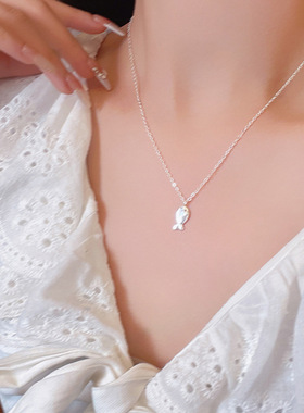 韩版小众甜美小鱼吊坠钛钢项链女时尚可爱童趣鱼尾锁骨链网红颈链