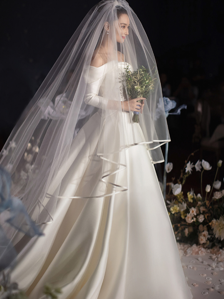 Advanced retro wedding dress, open shoulders, 2023 collection, long sleeve, fitted
