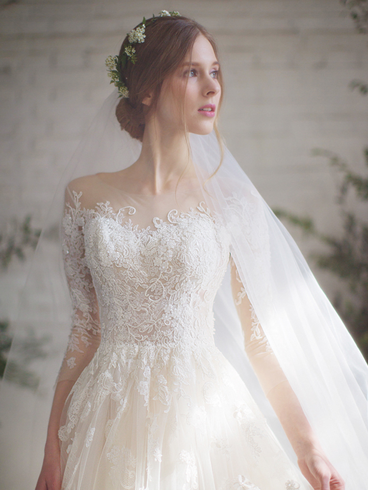 Summer wedding dress for bride, french style, lace dress, open shoulders, suitable for teen, fitted Summer wedding dress for bride, french style, lace dress, open shoulders, suitable for teen, fitted