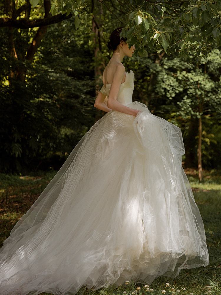 Summer advanced wedding dress, open shoulders, high-end, french style, fitted Summer advanced wedding dress, open shoulders, high-end, french style, fitted