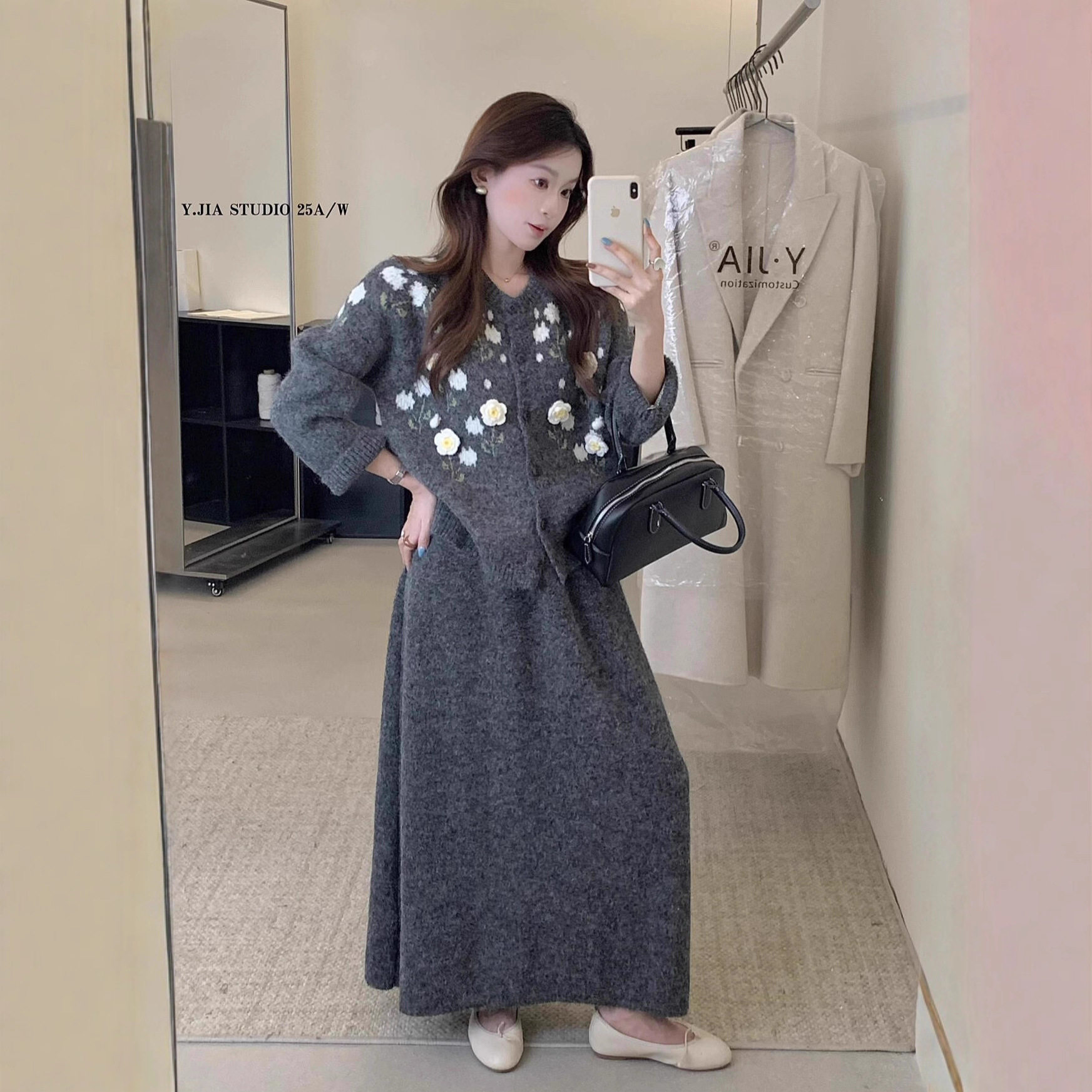 YJIA 伊嘉 秋冬韩系立体钩花针织衫高腰A字半身裙两件套装女831