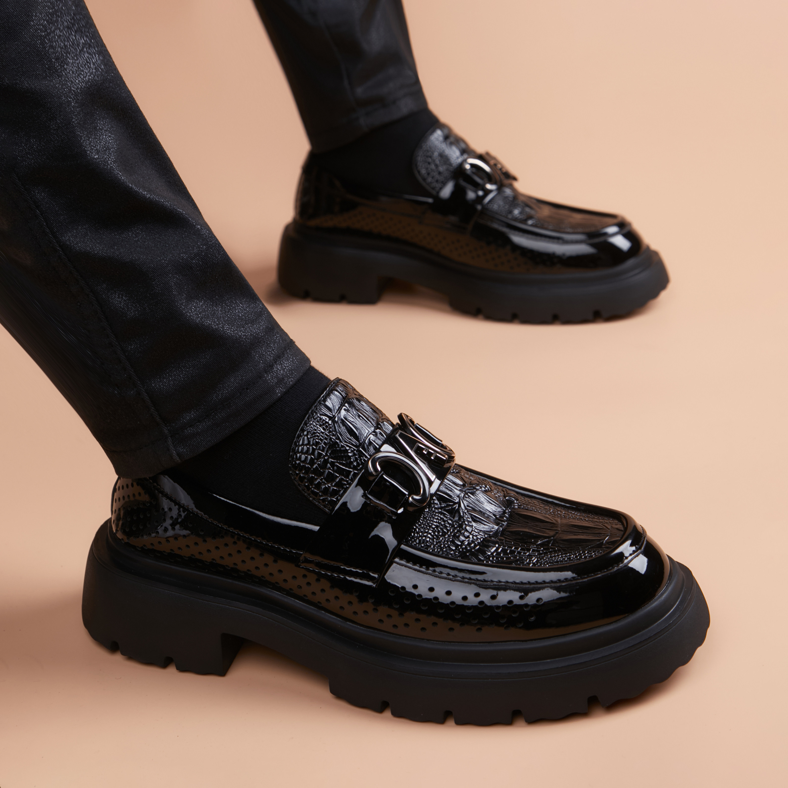 轻奢镂空皮鞋2026新款夏季透气打款厚底增高百搭乐福鞋休闲鞋老钱