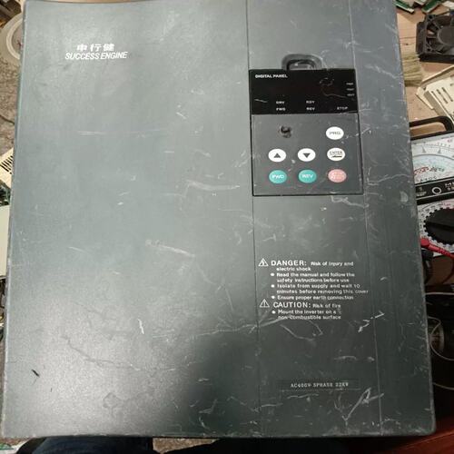 议价变频器H3400A0022KN，功率22KW。外面运输中有点（安清设备）