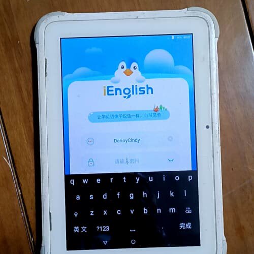 议价ienglish 3 平板，正常开机，表面灰尘需自行处理，没