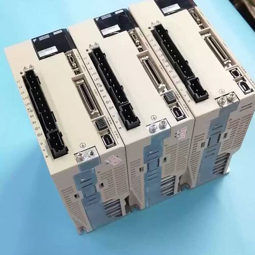 议价拍前：GV-5R5A0成1A002S0D00伺服驱动器色如图