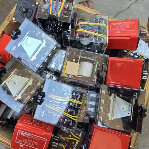 议价继电器MM4XP，MM2XP散新，线圈直流220。
