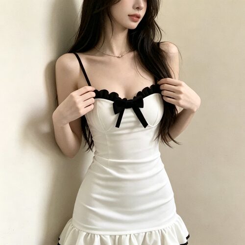 赫本风法式气质拼接吊带连衣裙女夏季新款修身显瘦小众包臀短裙子