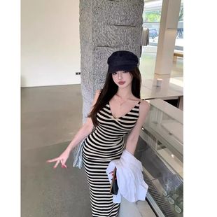 撞色条纹v领吊带连衣裙女夏季 收腰长裙显瘦开叉包臀裙子 气质修身