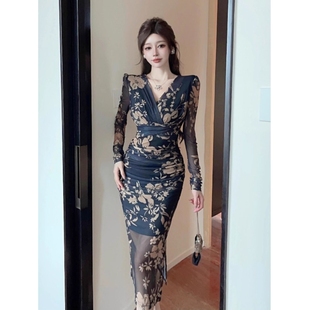 网纱连衣裙 女气质高级感穿搭V领皱褶修身 温柔风裙子2025新款 秋季