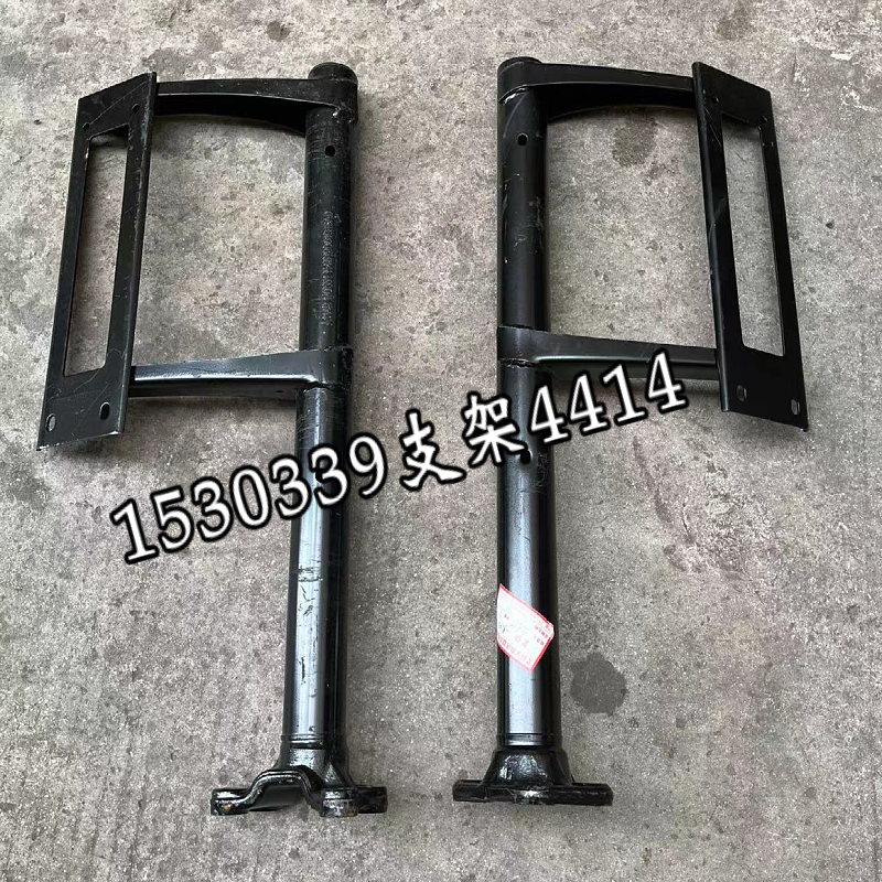 适配福田欧曼GTLEST后尾灯支架 后轮挡泥板支架 驱动轮挡泥瓦支架