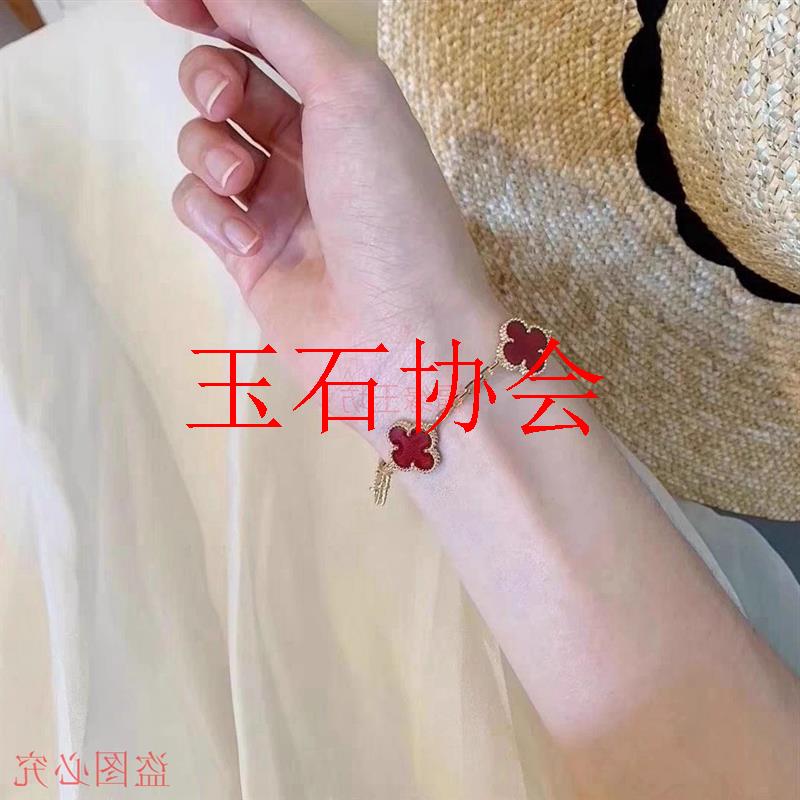 天然四叶草手链女生镀金红玉髓红玛瑙手饰轻奢小众精致年新款特惠