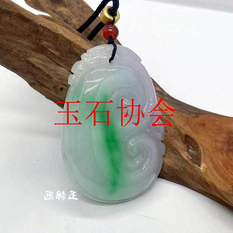 缅甸糯种翡翠色雕刻祥云白底青飘花阳绿如意挂件男女同款毛衣项链