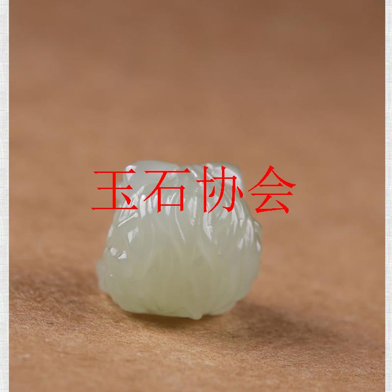 精品和田玉轻奢醒狮吊坠男女款晴水青海料冰种小狮子散珠项链配饰