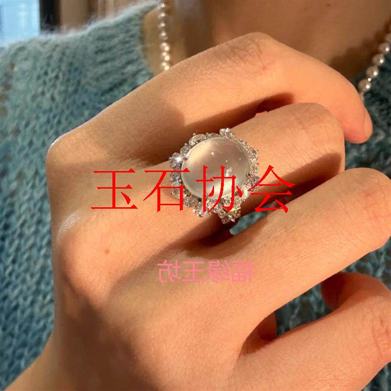 高端白冰种蛋面玉戒指起荧光镶嵌款开口可调节百搭简约女款玉手饰