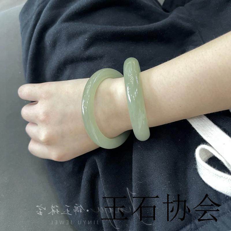 手镯青白玉石女新疆青白玉高冰湖