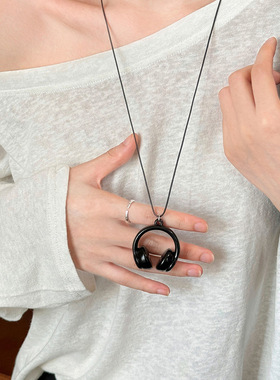 黑色耳机吊坠项链女ins风高级感长款挂脖毛衣链2025新款小众配饰
