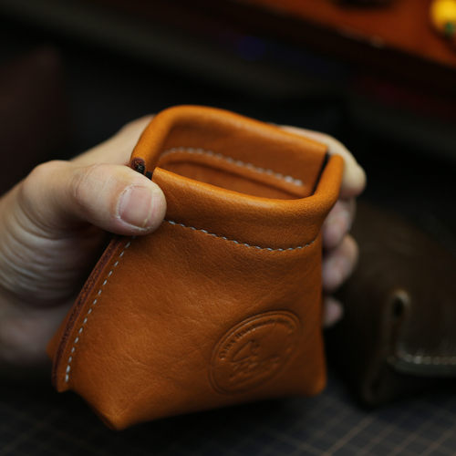 岚屿出品MBOX风格植鞣牛皮文玩包新款高档自动弹片闭合首饰零钱