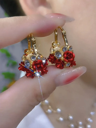 Exquisite Sparkling Red Rose Earrings, Niche Design, Versatile Flower Basket Ear Clips, Fashionable and Stylish Earrings