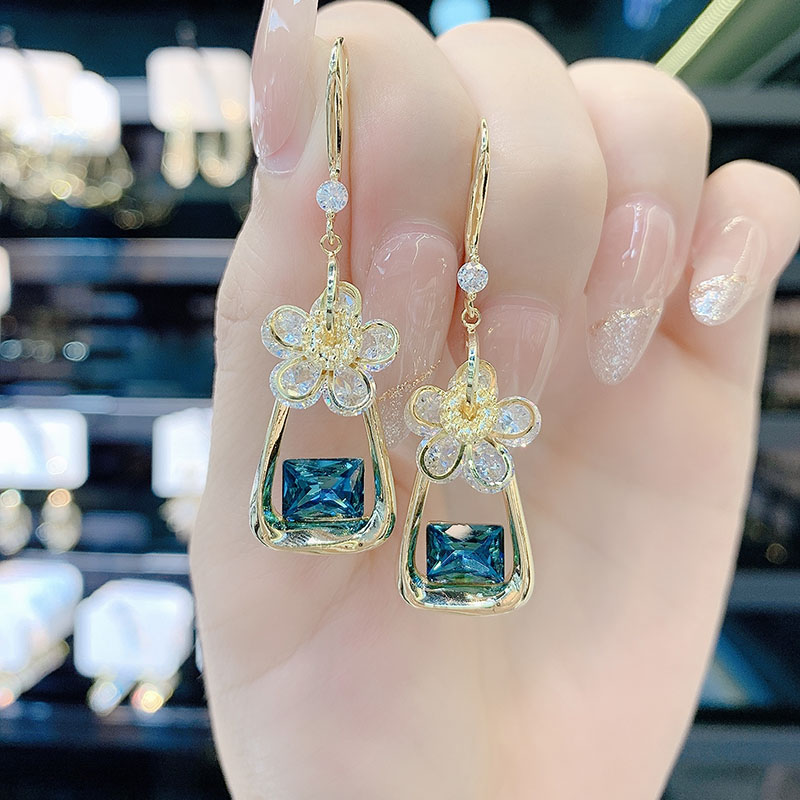 高级感轻奢时尚几何蓝色水晶耳环女气质复古法式设计感耳饰耳钩潮,饰品/流行首饰/时尚饰品新,耳环,淘宝优惠券,粉丝福利购,淘宝优惠卷