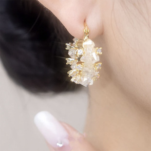 轻奢小众法式精致气质百搭设计师耳环2025新款爆款时尚耳饰耳扣女