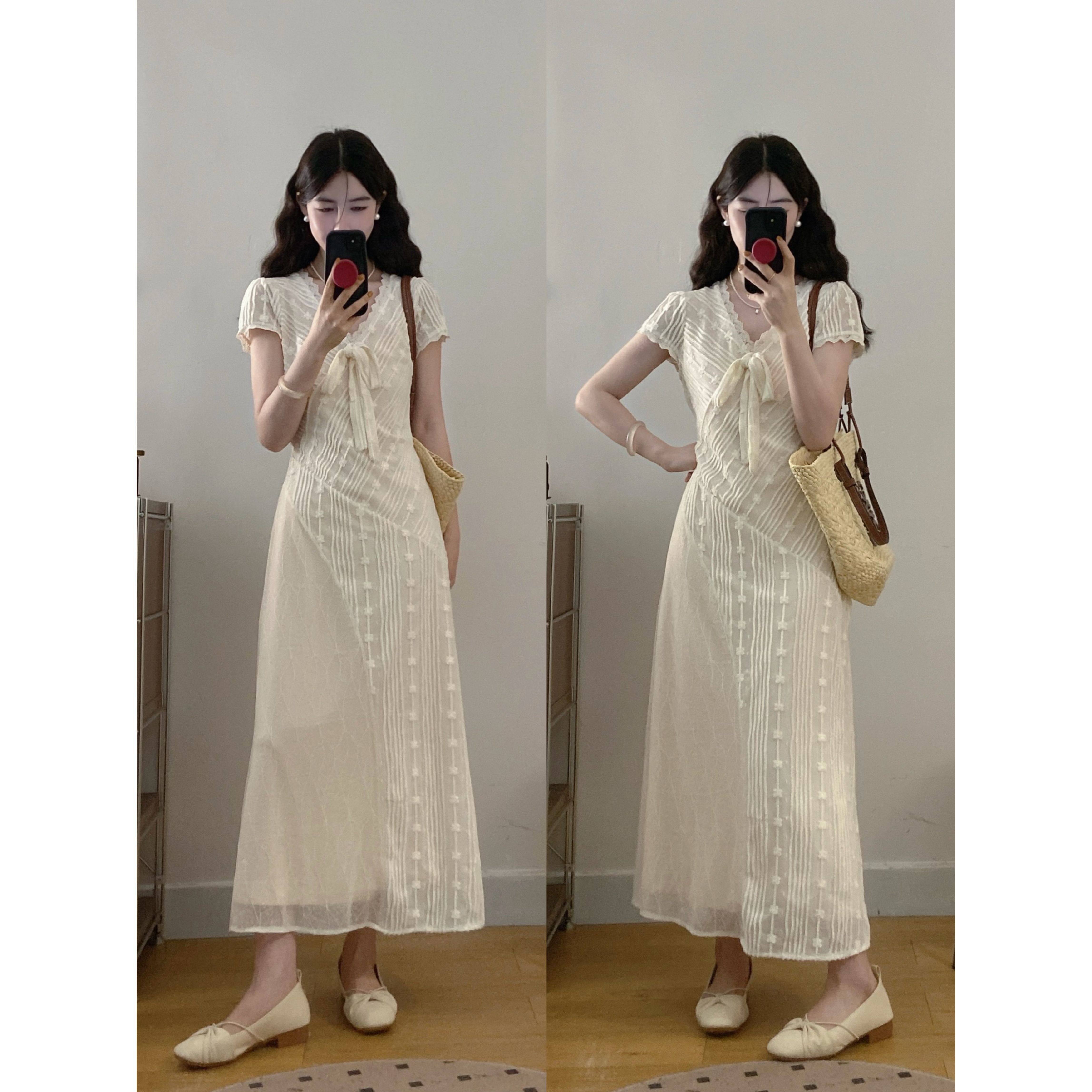 温柔蕾丝拼接V领甜美连衣裙