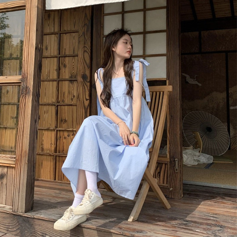 2025年夏季新款冷淡风女装高级感纯欲风蓝色海边度假吊带连衣裙子