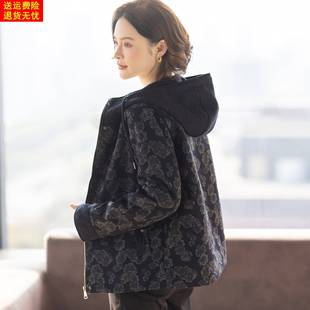 羽绒服中年妈妈洋气女款冬装外套2025新款休闲上衣服中老年夹克