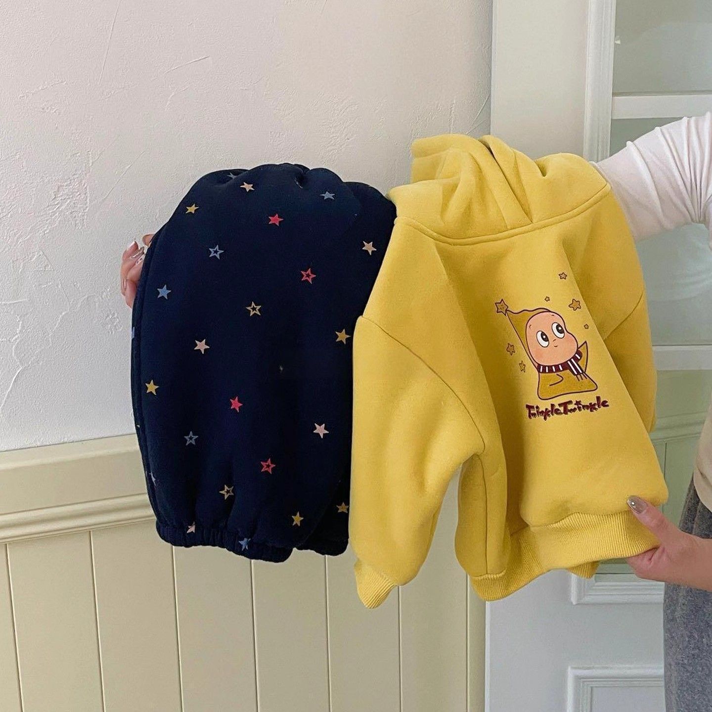 韩版女童2025冬季新款可爱黄色星星人连帽卫衣女童星星外套休闲裤