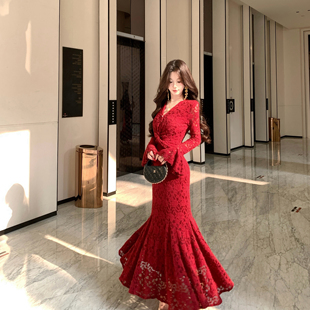 复古红蕾丝步步生莲 连衣裙气质长裙 法式 复古蕾丝温柔扭结喇叭袖