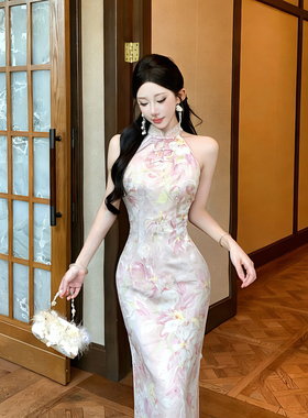 新中式温柔粉色旗袍2026新款夏少女挂脖无袖掐腰显瘦年轻款连衣裙