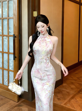 新中式温柔粉色旗袍2026新款夏少女挂脖无袖掐腰显瘦年轻款连衣裙