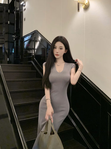 辣妹纯欲v领小飞袖长裙气质修身包臀裙子性感紧身连衣裙女夏季