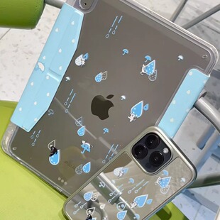 汪三岁原创「猫猫雨」苹果保护壳搭扣款右笔槽Y折ipad11壳薄亚克力防磕碰保护套2025新款air67mini7