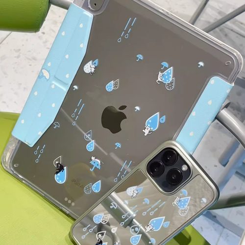 汪三岁原创「猫猫雨」苹果保护壳搭扣款右笔槽Y折ipad11壳薄亚克力防磕碰保护套2025新款air67mini7